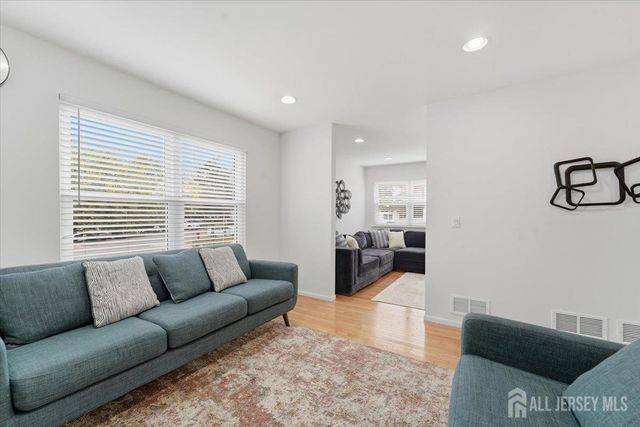 133 Keswick Drive, Piscataway, NJ 08854