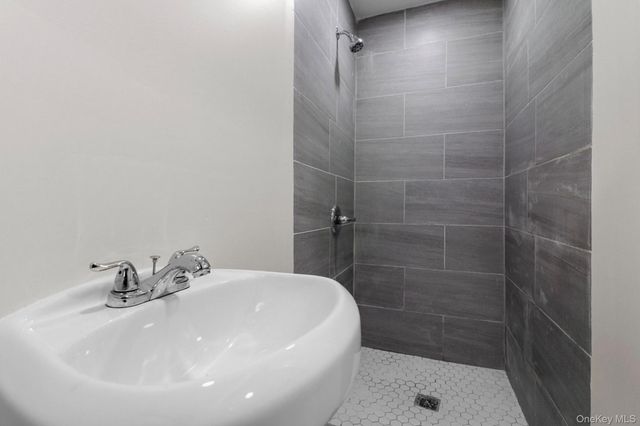 1518 Fielding Street, Bronx, NY 10469