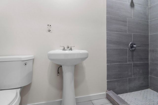 1518 Fielding Street, Bronx, NY 10469