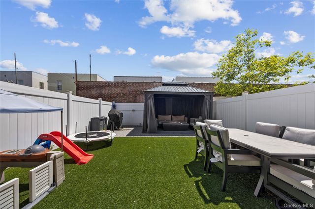 1518 Fielding Street, Bronx, NY 10469