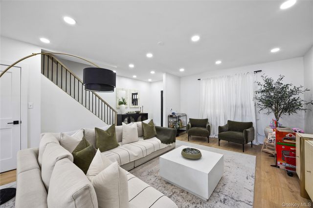 1518 Fielding Street, Bronx, NY 10469