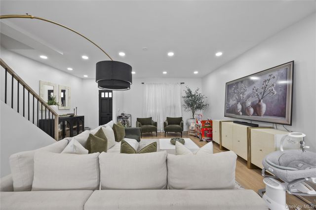 1518 Fielding Street, Bronx, NY 10469