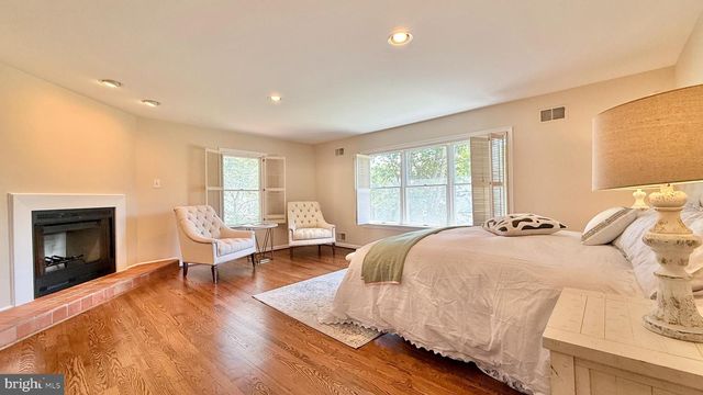 1429 LONGHILL DR, Potomac, MD 20854