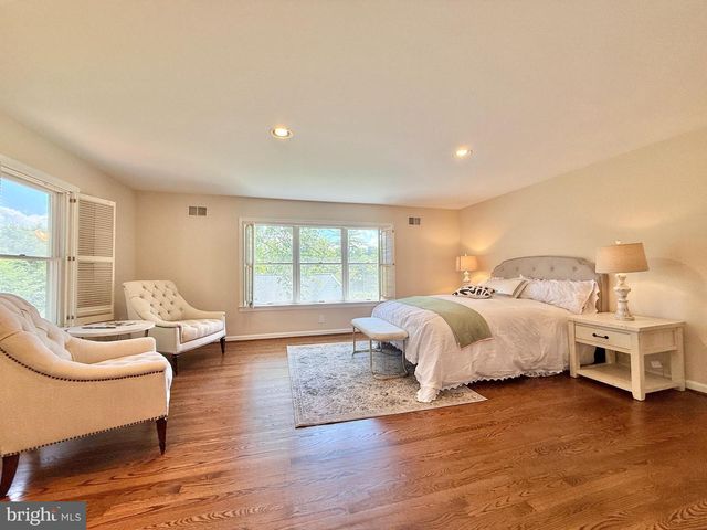 1429 LONGHILL DR, Potomac, MD 20854