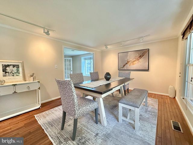 1429 LONGHILL DR, Potomac, MD 20854
