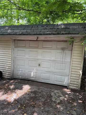 9901 Columbia Avenue, Cleveland, OH 44108