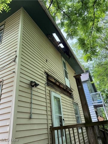 9901 Columbia Avenue, Cleveland, OH 44108