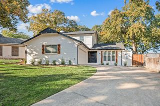 909 Brestol Court W, Bedford, TX 76021