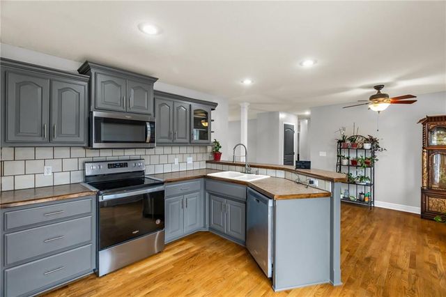 803 Englewood Drive, Kearney, MO 64060