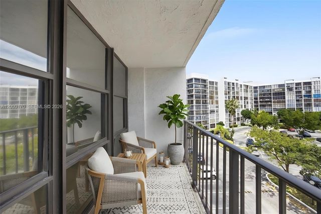 800 Parkview Dr 506, Hallandale Beach, FL 33009