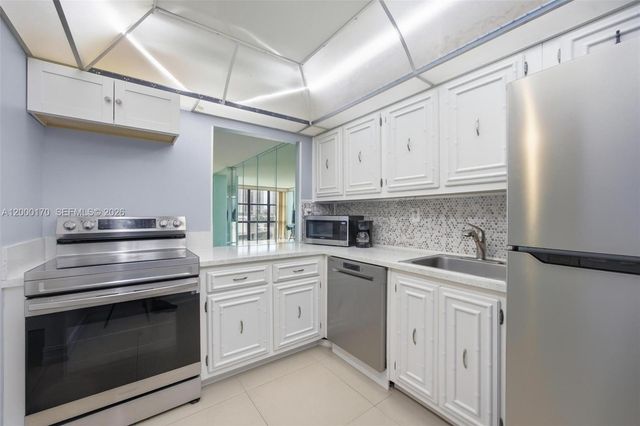 800 Parkview Dr 506, Hallandale Beach, FL 33009