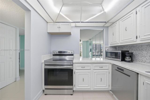 800 Parkview Dr 506, Hallandale Beach, FL 33009