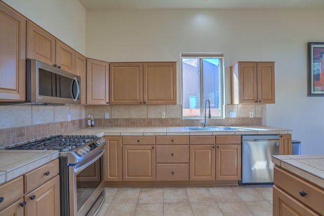 7315 Hawthorn Avenue NE, Albuquerque, NM 87113