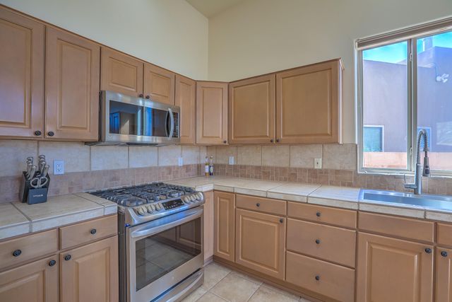 7315 Hawthorn Avenue NE, Albuquerque, NM 87113