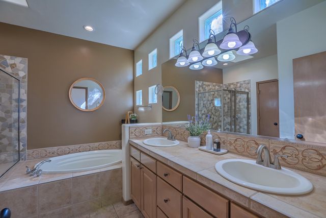 7315 Hawthorn Avenue NE, Albuquerque, NM 87113