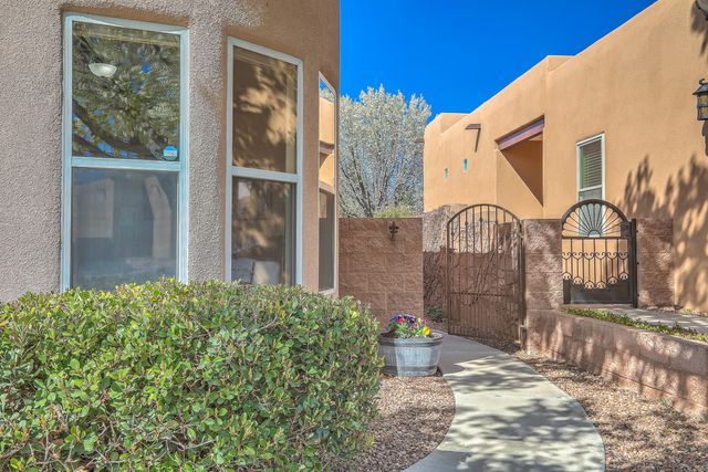 7315 Hawthorn Avenue NE, Albuquerque, NM 87113