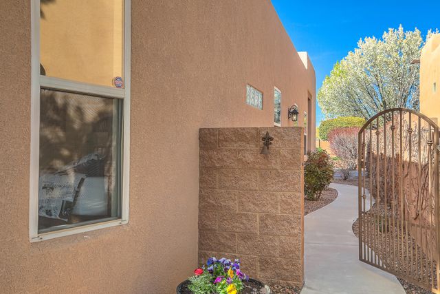 7315 Hawthorn Avenue NE, Albuquerque, NM 87113