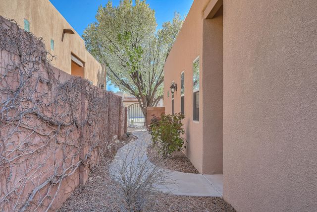 7315 Hawthorn Avenue NE, Albuquerque, NM 87113