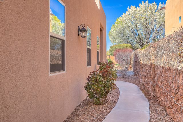 7315 Hawthorn Avenue NE, Albuquerque, NM 87113