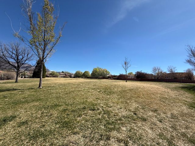 7315 Hawthorn Avenue NE, Albuquerque, NM 87113