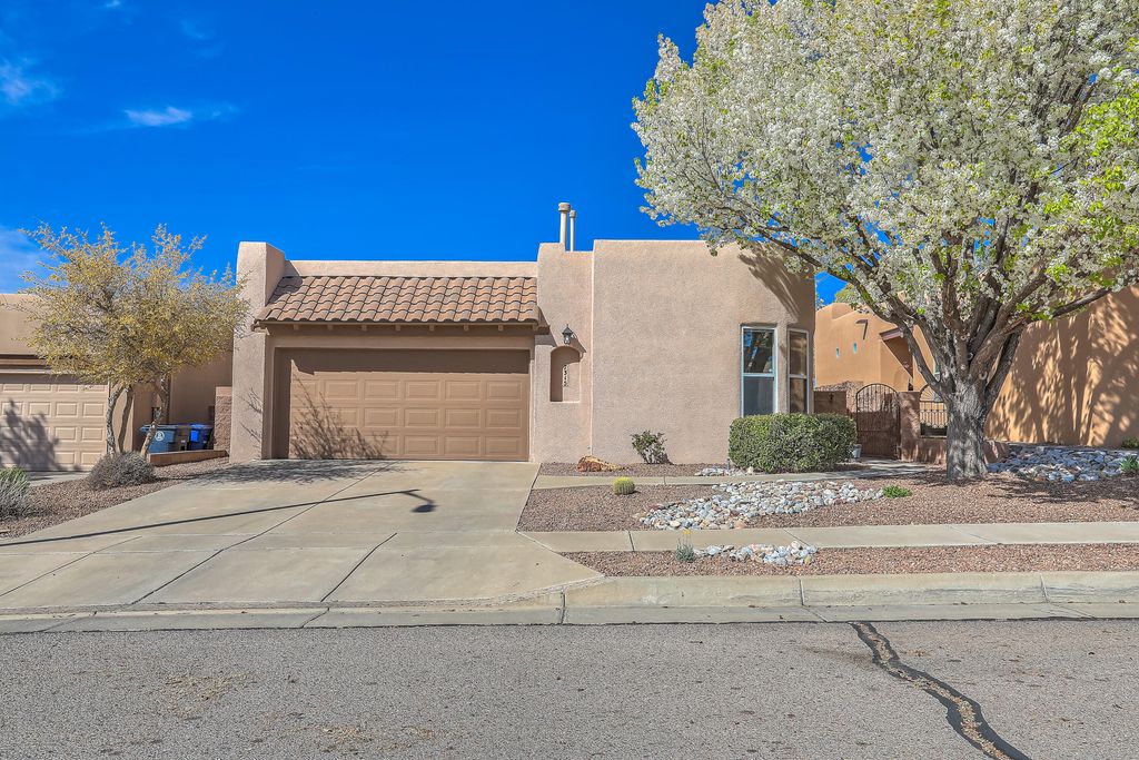 7315 Hawthorn Avenue NE, Albuquerque, NM 87113