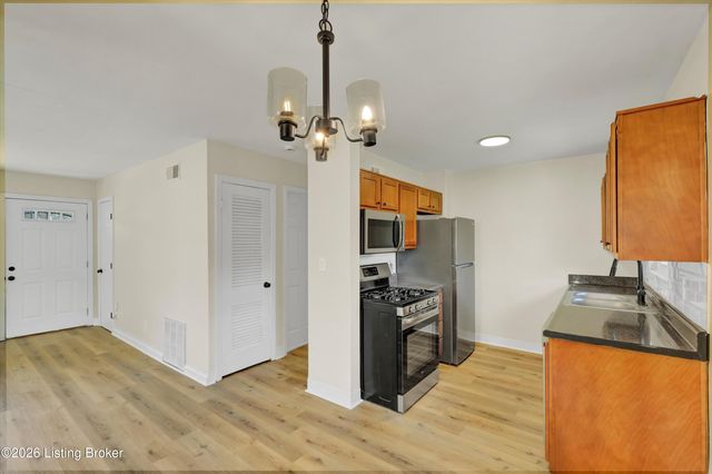 4901 Seville Dr, Louisville, KY 40272