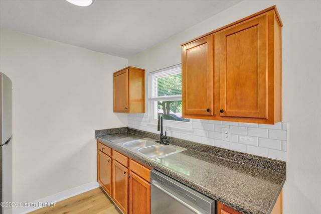 4901 Seville Dr, Louisville, KY 40272