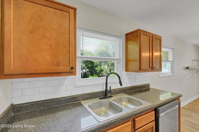 4901 Seville Dr, Louisville, KY 40272