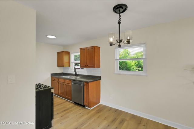 4901 Seville Dr, Louisville, KY 40272