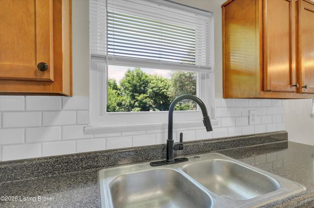 4901 Seville Dr, Louisville, KY 40272