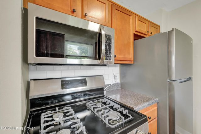 4901 Seville Dr, Louisville, KY 40272