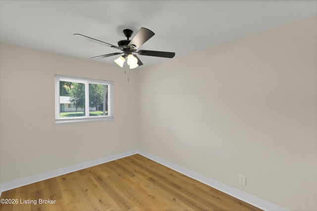 4901 Seville Dr, Louisville, KY 40272