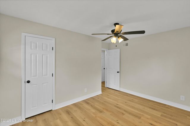 4901 Seville Dr, Louisville, KY 40272