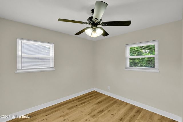4901 Seville Dr, Louisville, KY 40272