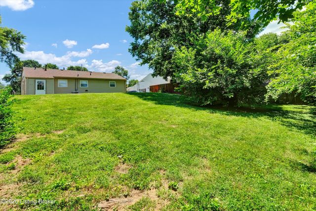 4901 Seville Dr, Louisville, KY 40272