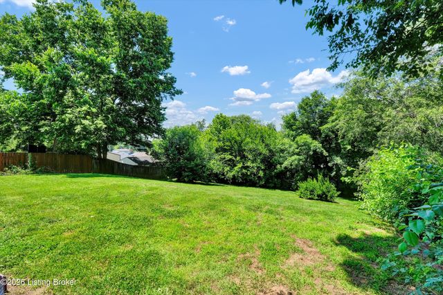 4901 Seville Dr, Louisville, KY 40272