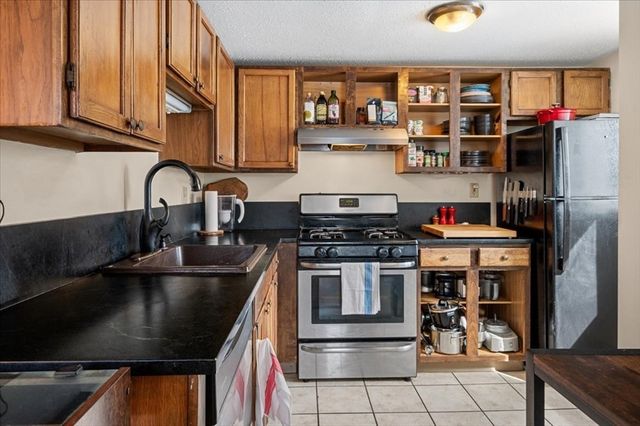 25 Lord St, Attleboro, MA 02703