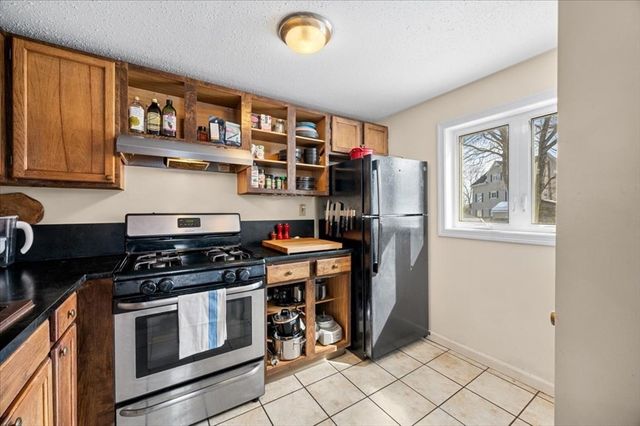 25 Lord St, Attleboro, MA 02703