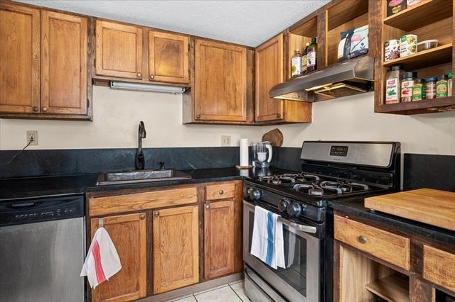 25 Lord St, Attleboro, MA 02703