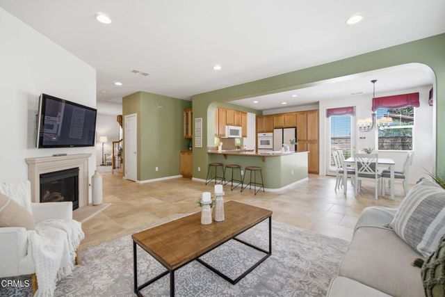 408 Village Commons Boulevard, Camarillo, CA 93012