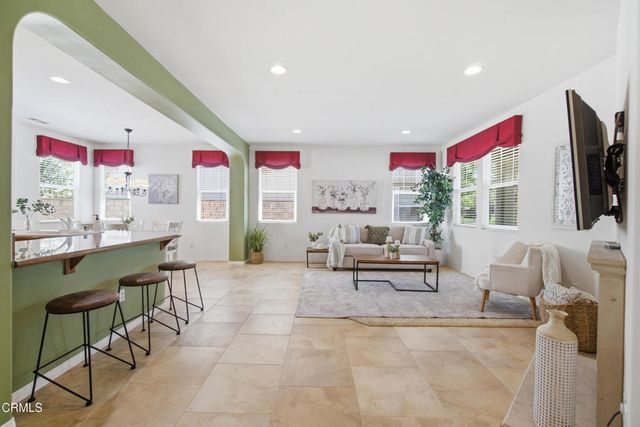 408 Village Commons Boulevard, Camarillo, CA 93012