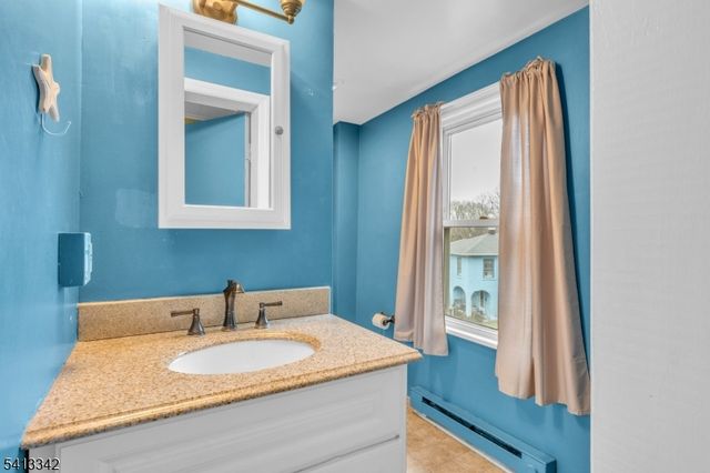 916 Gates St, Phillipsburg Town, NJ 08865