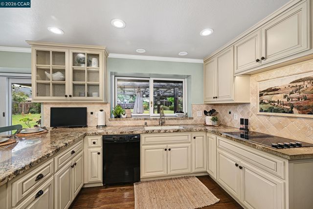 1016 Pine Hollow Ct, Clayton, CA 94517