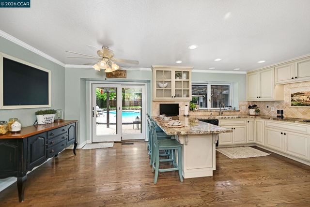 1016 Pine Hollow Ct, Clayton, CA 94517