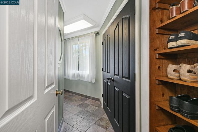 1016 Pine Hollow Ct, Clayton, CA 94517
