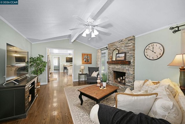1016 Pine Hollow Ct, Clayton, CA 94517