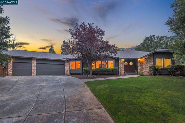 1016 Pine Hollow Ct, Clayton, CA 94517
