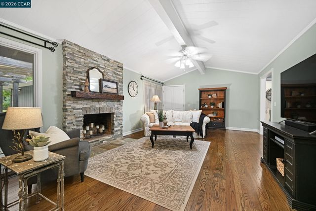 1016 Pine Hollow Ct, Clayton, CA 94517
