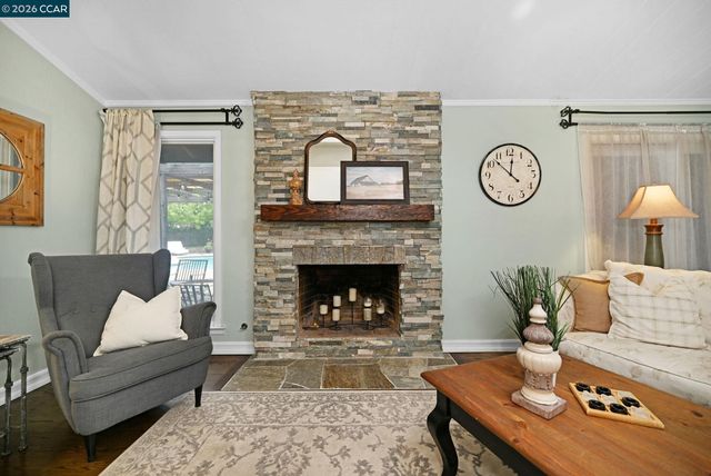 1016 Pine Hollow Ct, Clayton, CA 94517