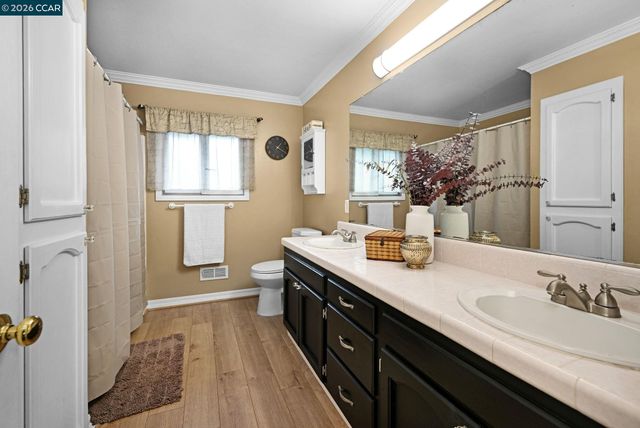 1016 Pine Hollow Ct, Clayton, CA 94517